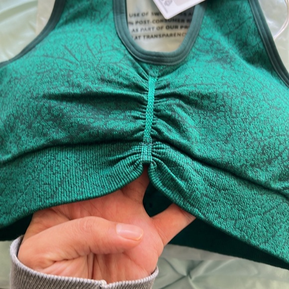 NWT gymshark sports bra ADAPT PATTERN SEAMLESS LONGLINE Forest Green size small - Picture 5 of 8